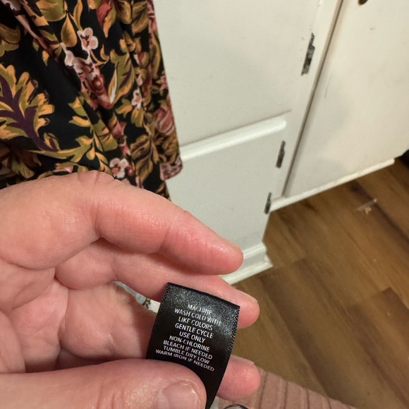 “The Royal Curtain” Size 6 Torrid Floral Dress with Pink and Gold Accents - Picture 5 of 6